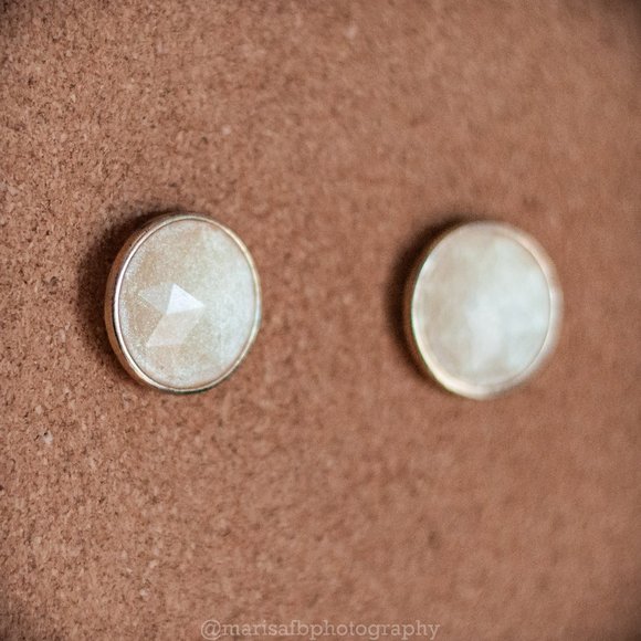 Jewelry - Pearlescent Circle- Off white